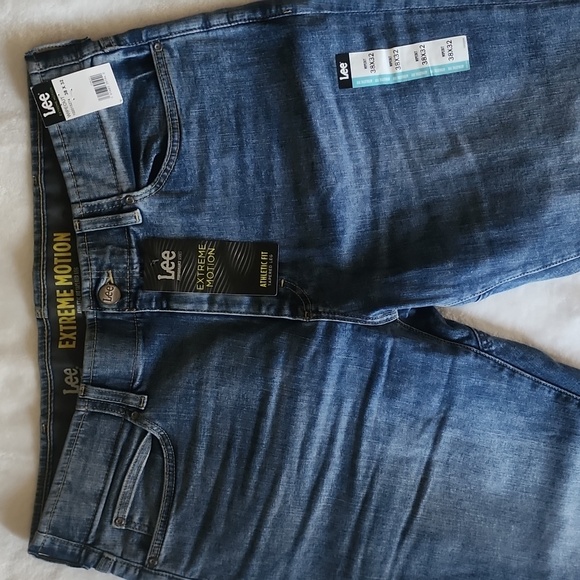 Lee Men's Extreme Motion Athletic Taper Jean 38w x 32l - Picture 5 of 5